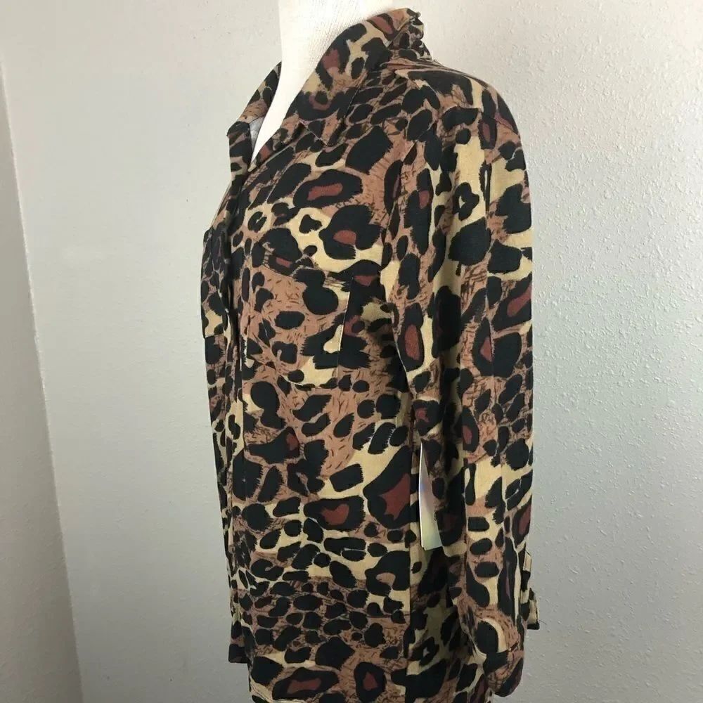 NWT Almost Famous Tiger Print Button Down Top - Picture 5 of 12
